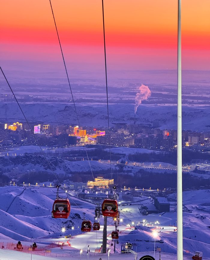 Jiangjunshan ski resort at dusk